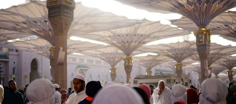 Best Time to Perform Umrah: Weather, Crowds, and Travel Costs